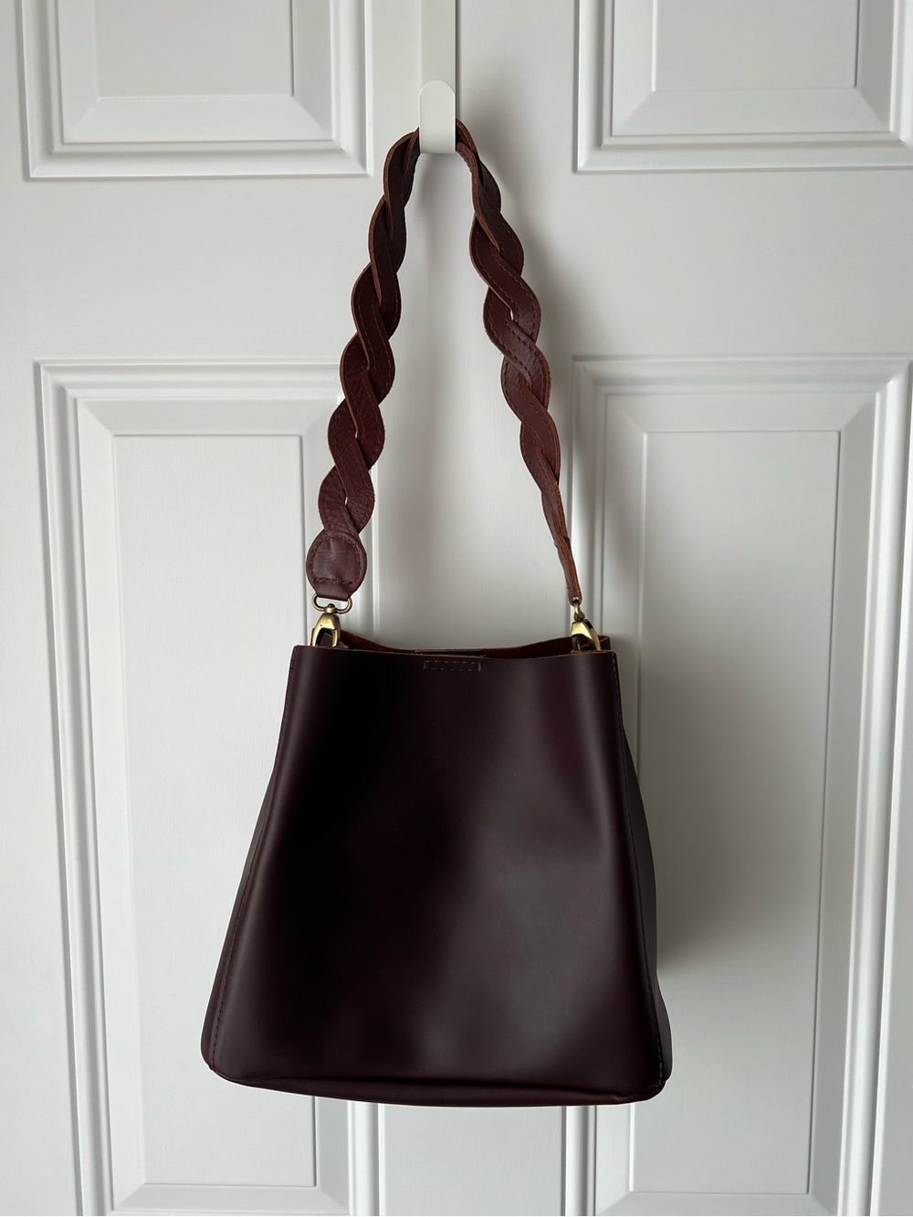 BNWOT Portland Leather Cognac
Butterfly Bucket Bag & PLG
Leather Cognac Strap